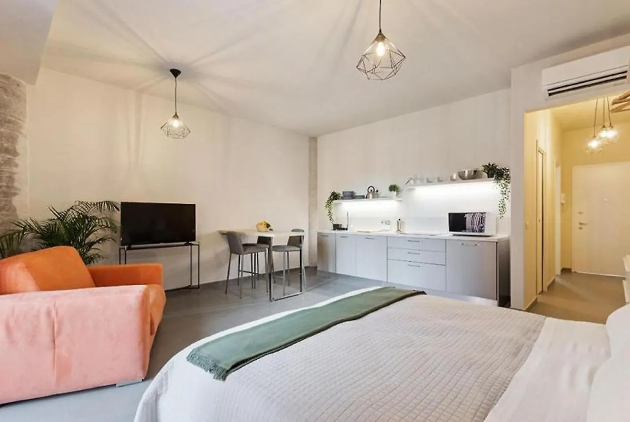 Etna Suite Design Apartments Катания