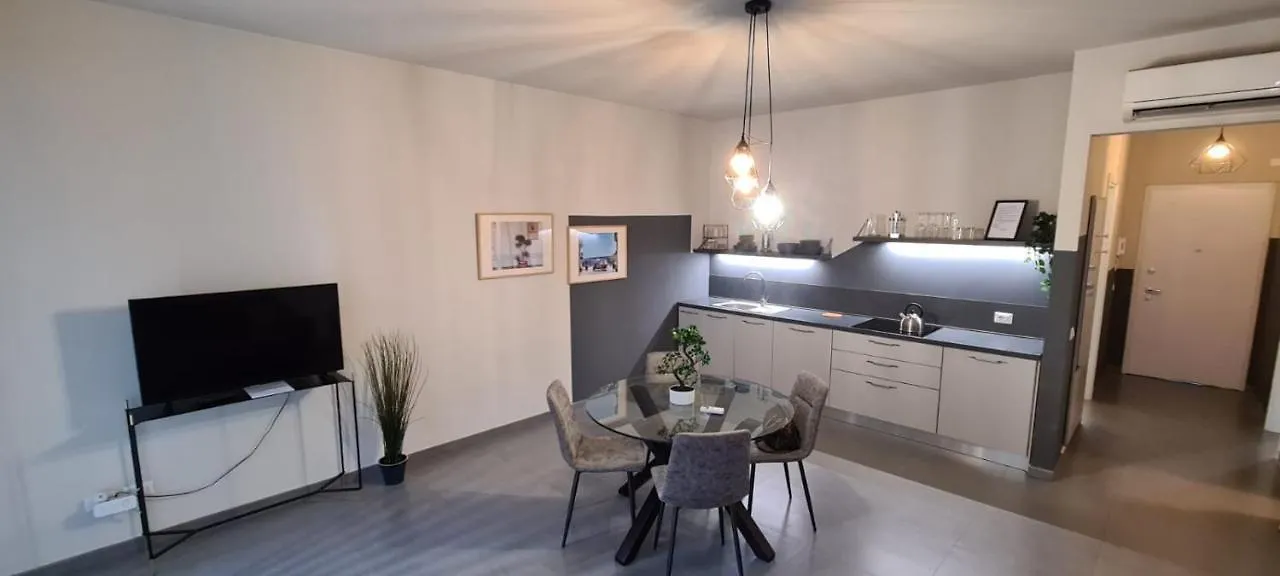 Etna Suite Design Apartments Катания